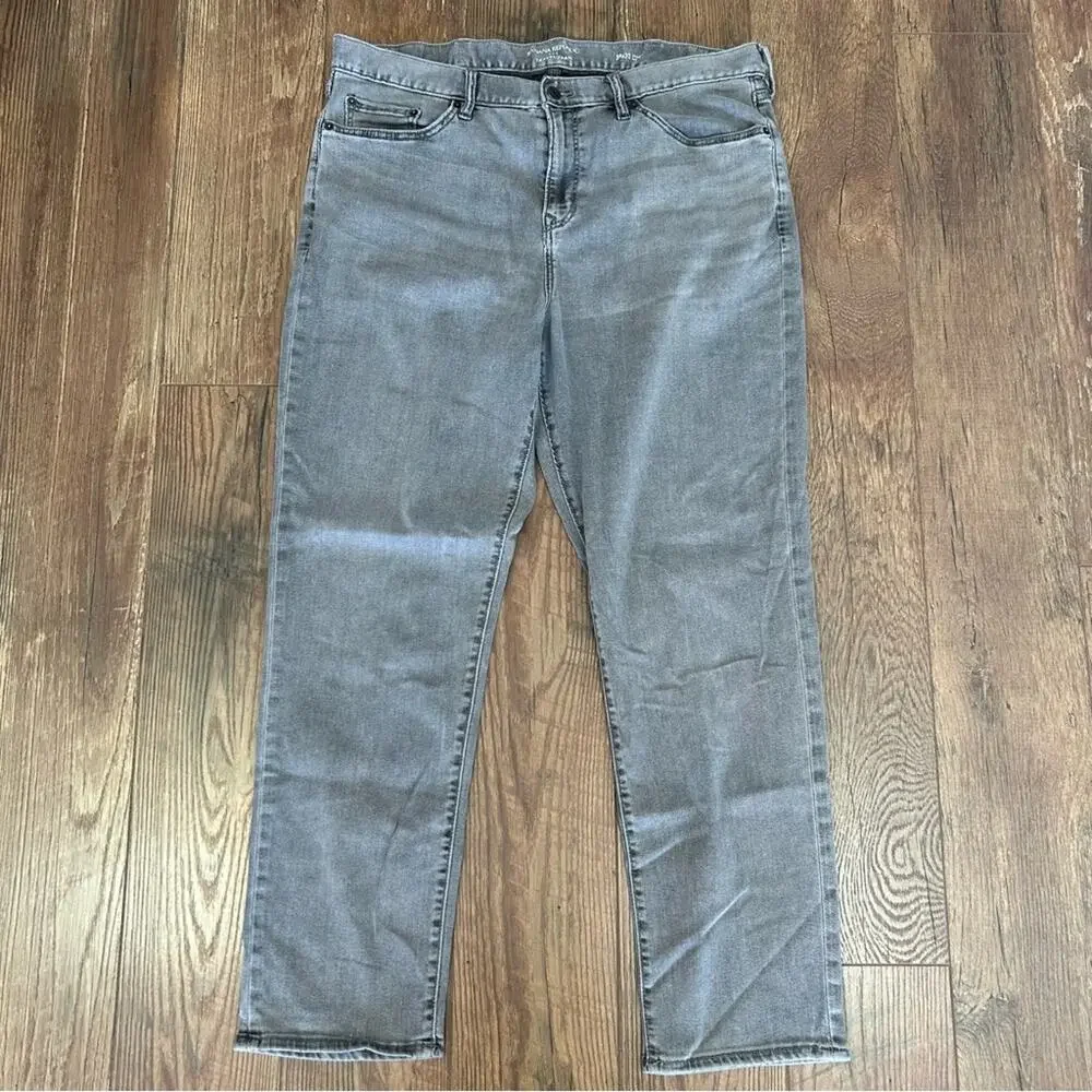 Banana Republic Travel Jean Faded Black Wash Size 38 W 29.5 Inseam